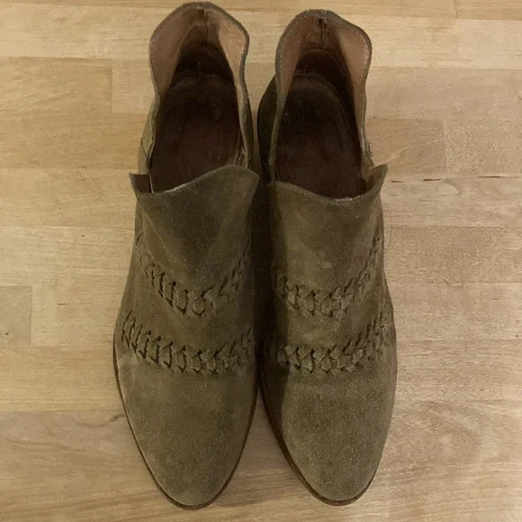 Garnet Hill Olive Green Suede Whipstitch Ankle Boots Made in Italy Size 8 - Picture 4 of 8